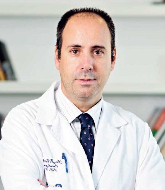 Médico reumatologista Tiago Pereira